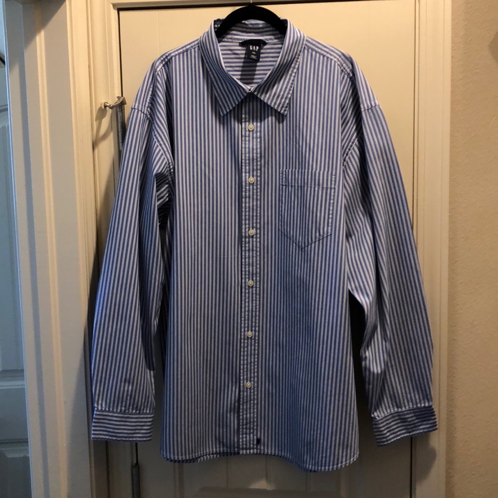 Men’s GAP button down shirt. Size XXL
